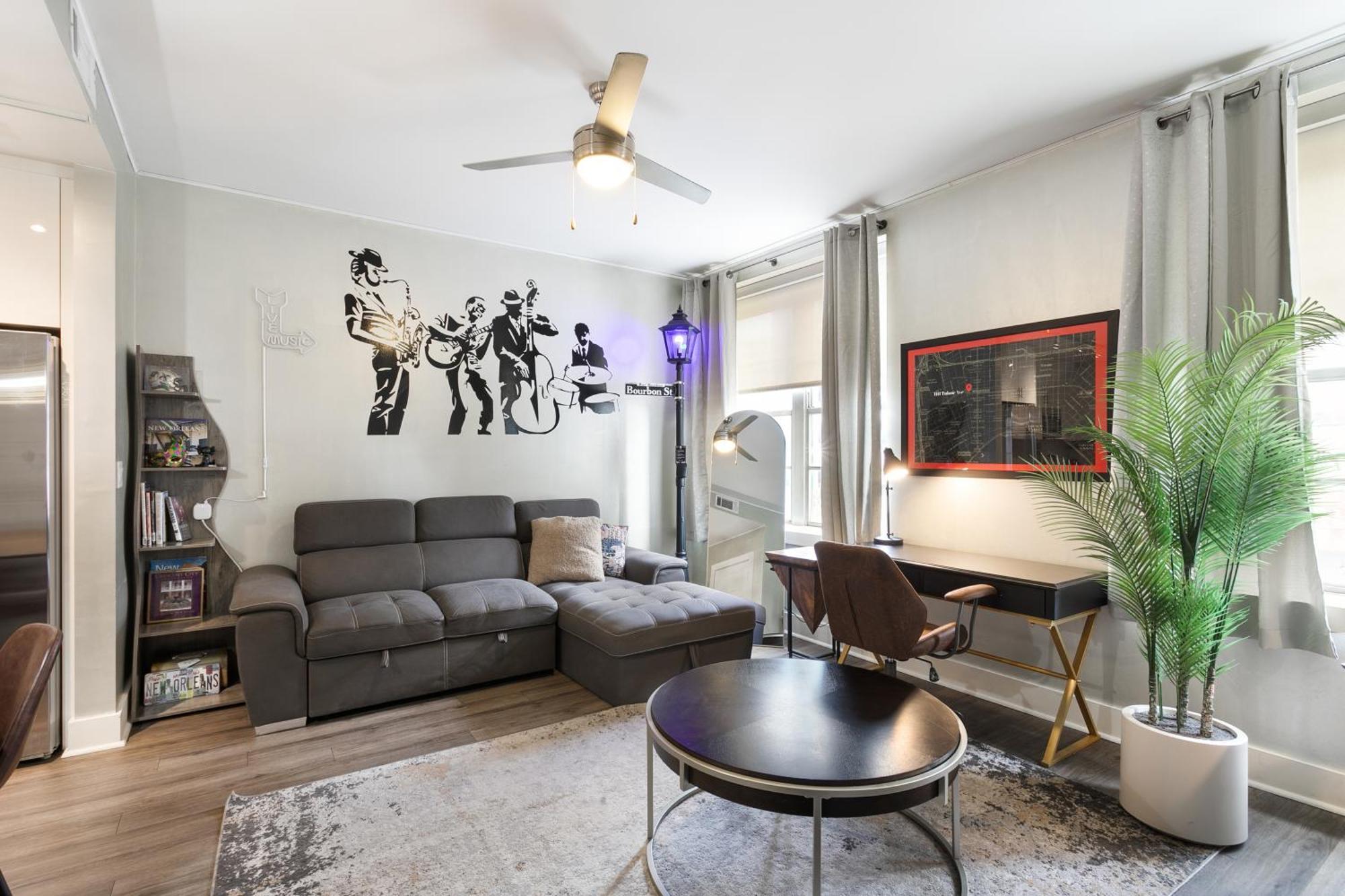 California Building By Hosteeva Apartment *