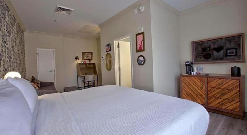 Royal St. Charles Hotel 3*