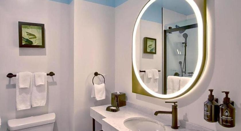 Royal St. Charles Hotel 3*