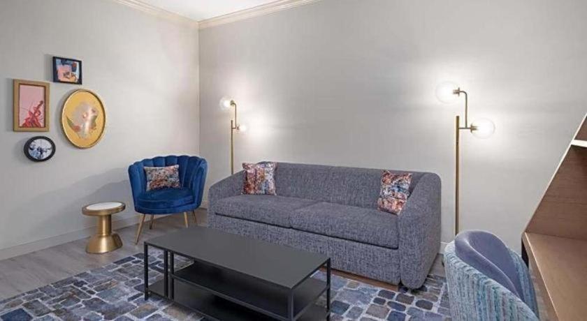 Hotel Royal St. Charles 3*