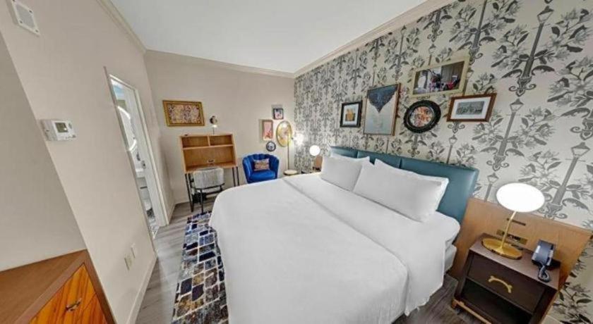 Royal St. Charles Hotel 3*