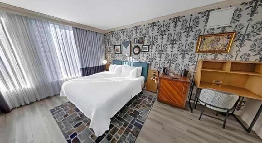 Royal St. Charles Hotel 3*