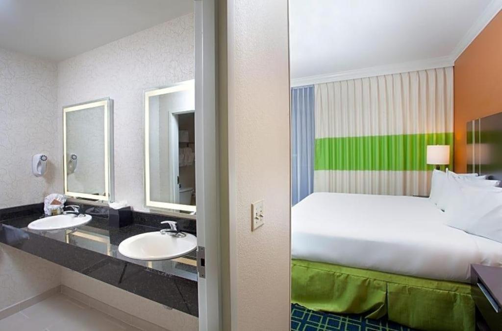 Royal St. Charles Hotel