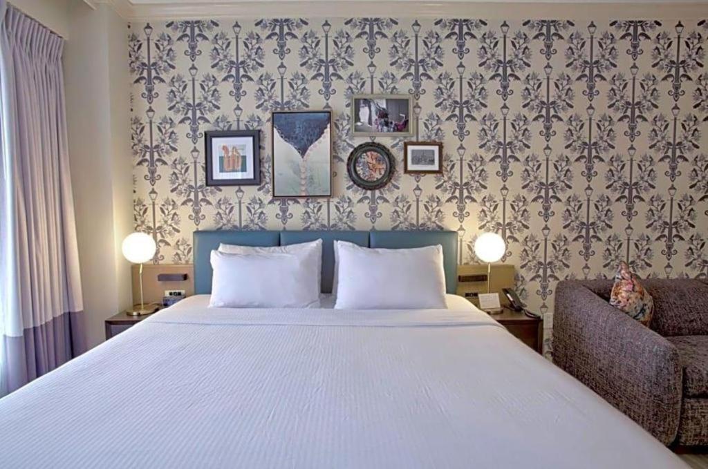 Hotel Royal St. Charles 3*