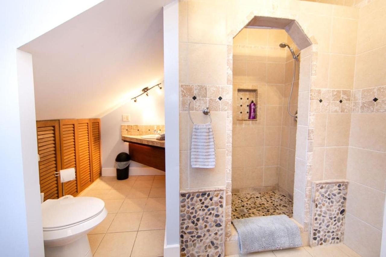 Holiday home Governors Mansion 5 Bedroom-3 Bath *