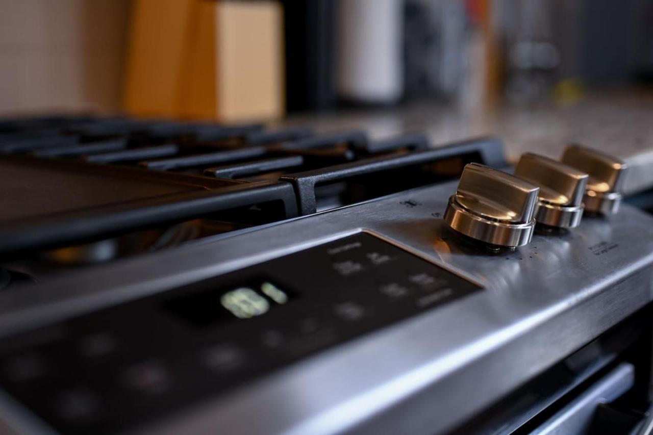 Governors - 2 Bedroom - Steps To Fq Apartment *