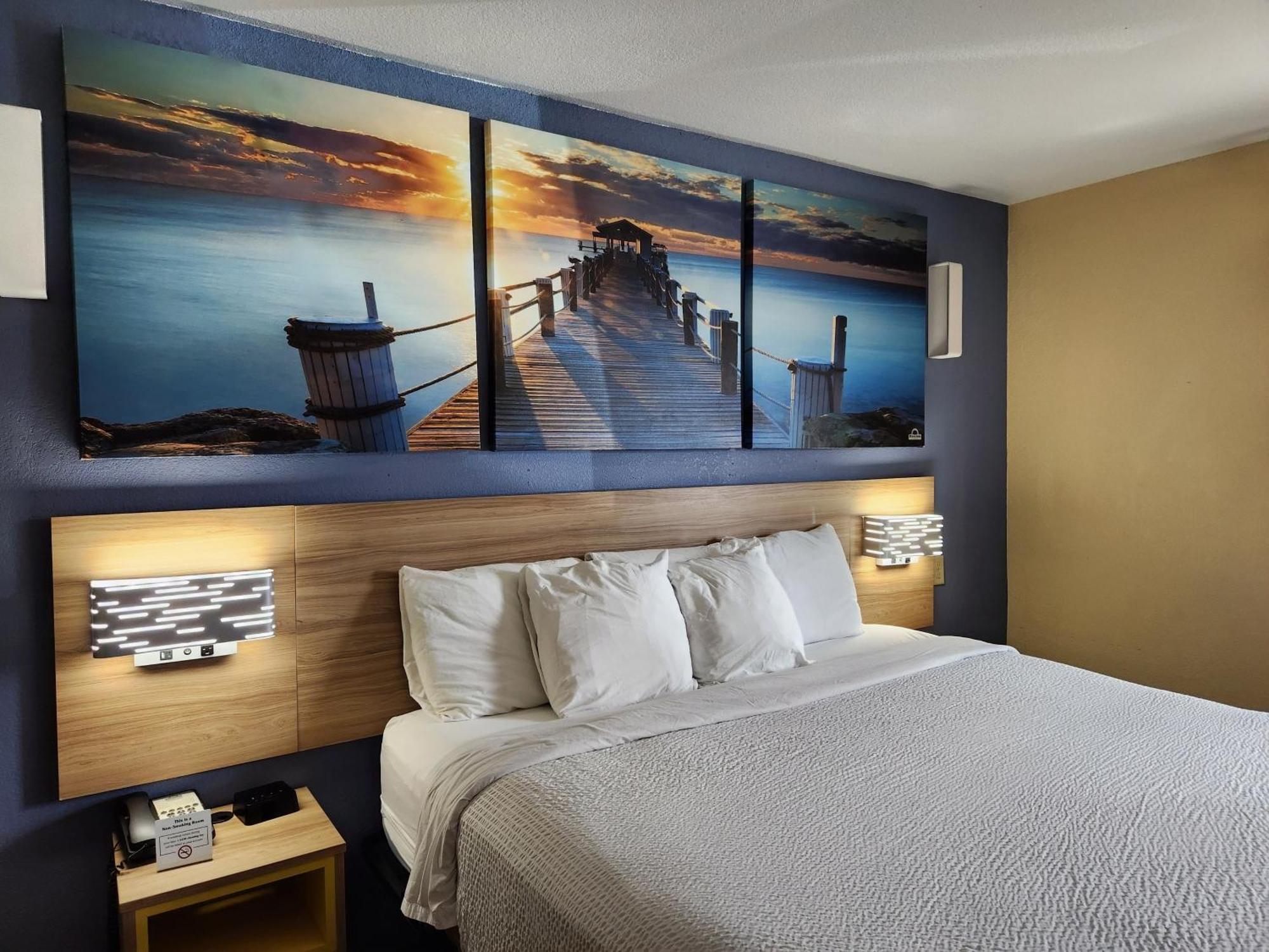 Hotel Days By Wyndham Pontchartrain 3*