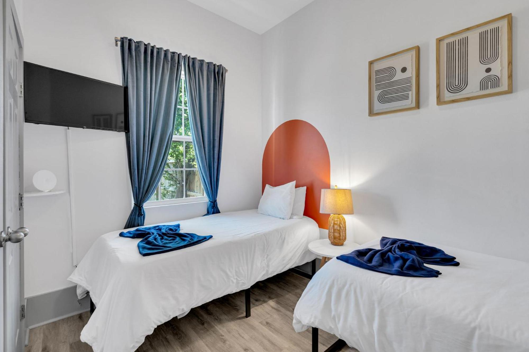 Holiday home Spring Festival Oasis Mid-city W Fire Pit *