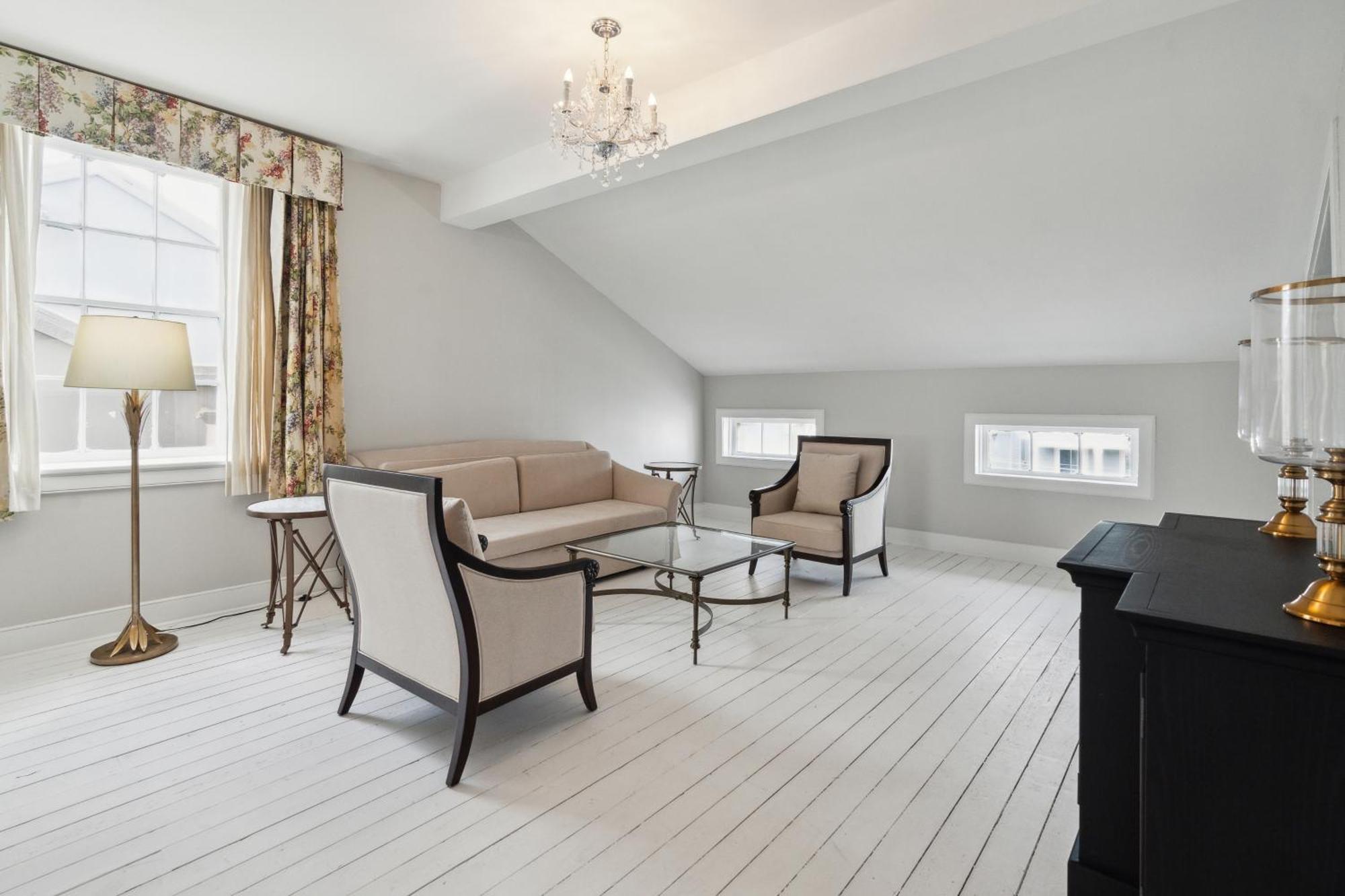 Maison Saint Charles New Orleans