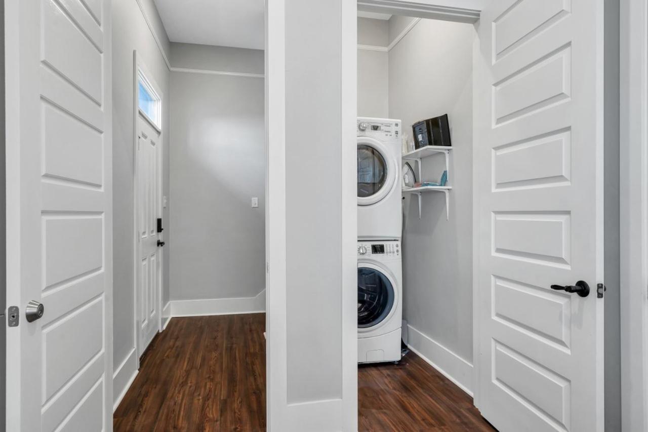 Holiday home 3br Treme Getaway Wcourtyard, Bbq &gated Privacy New Orleans