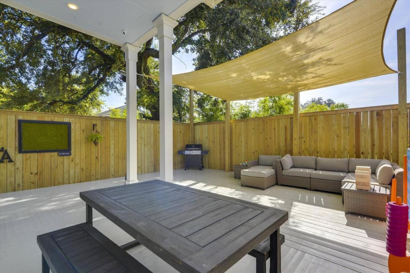 Holiday home 3br Treme Getaway Wcourtyard, Bbq &gated Privacy
