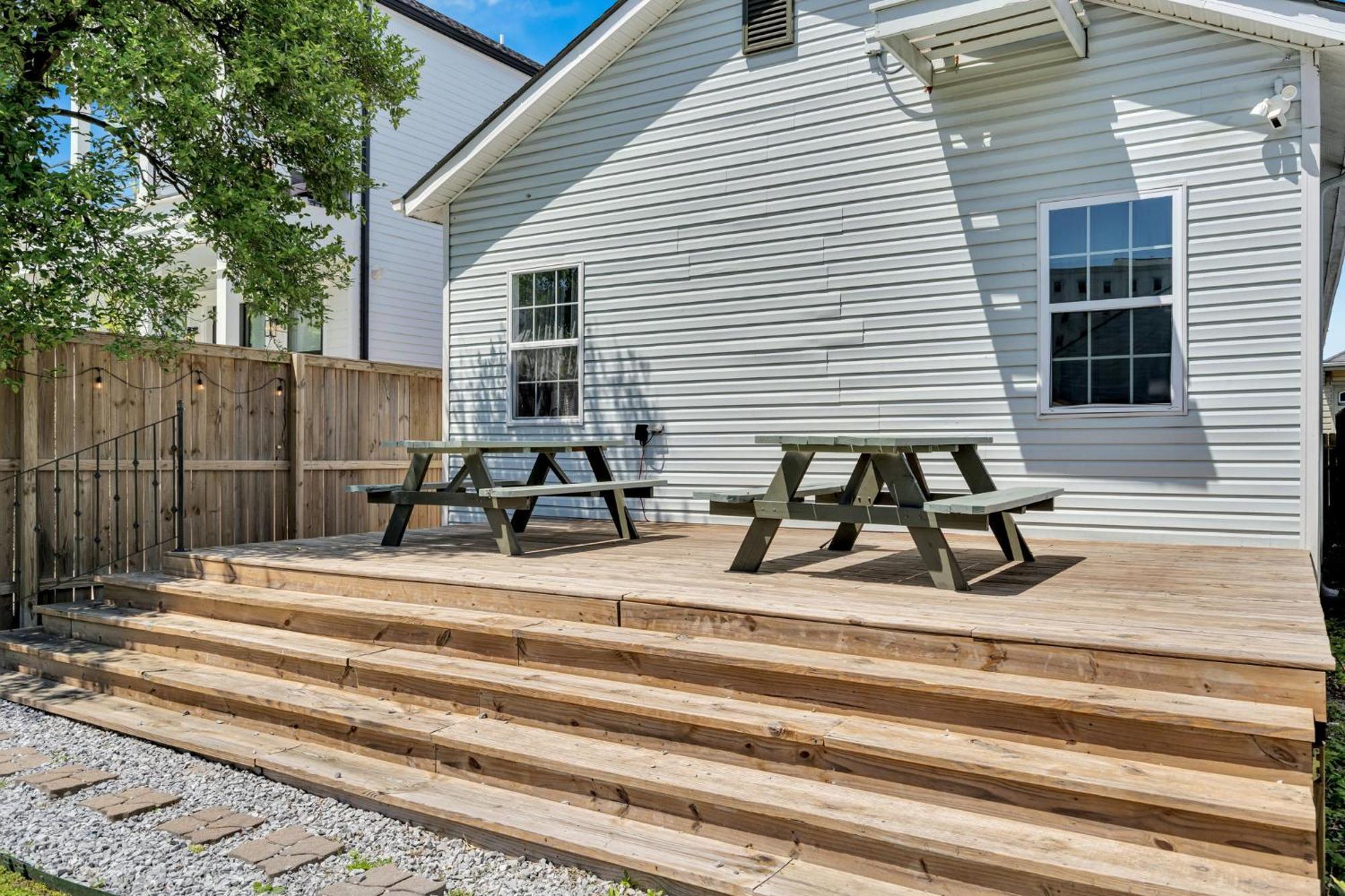 Spring Festival Oasis Mid-city W Fire Pit * New Orleans