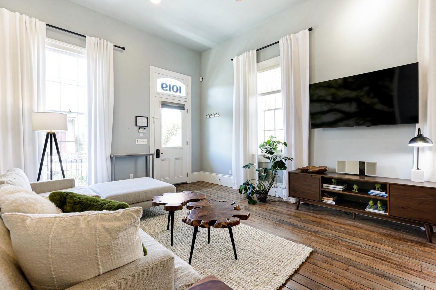 Magazine Street Historic Luxury Apartment