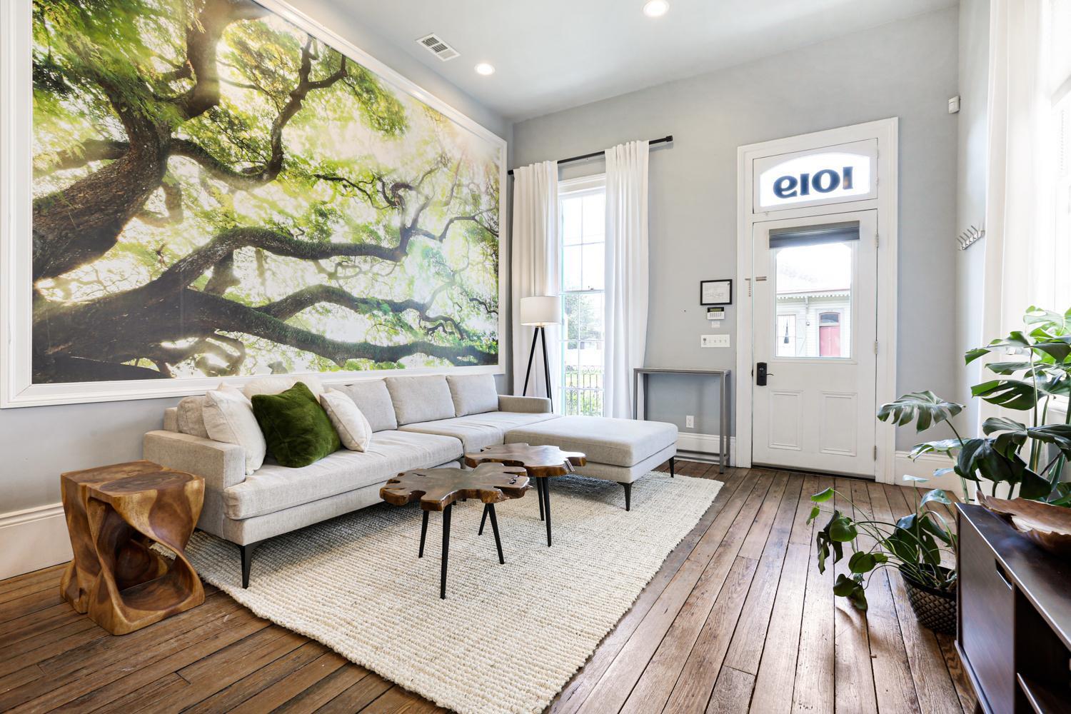 Magazine Street Historic Luxury Apartment
