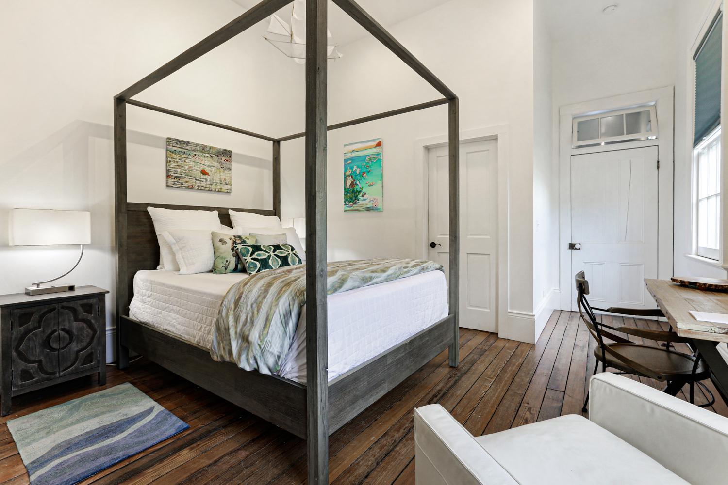Magazine Street Historic Luxury Apartment *