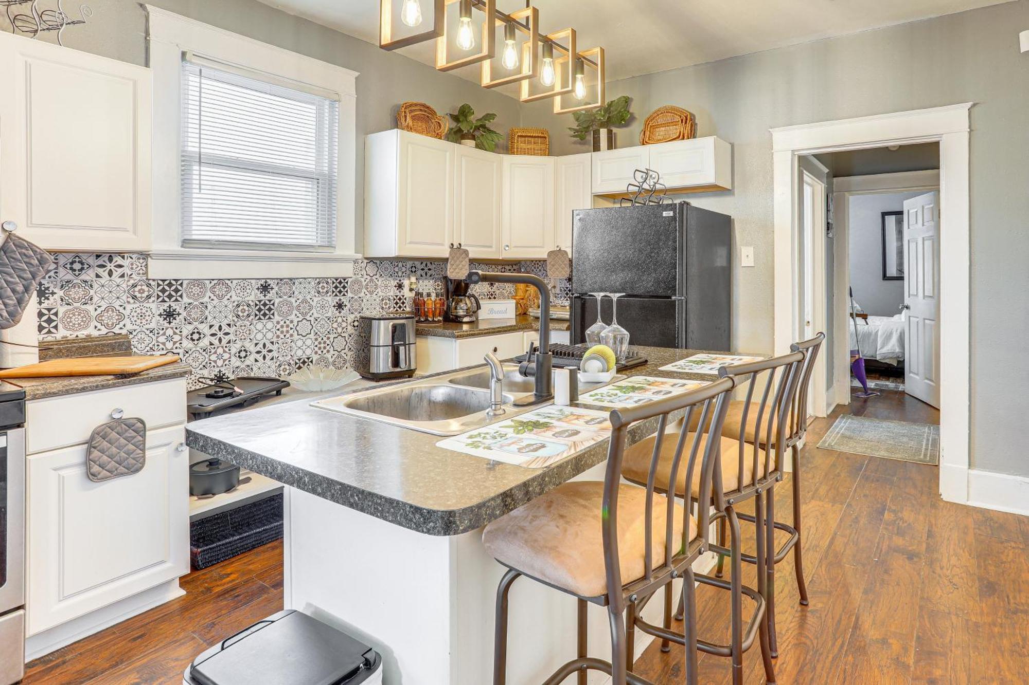3 Mi To French Quarter Retreat With Private Yard Holiday home