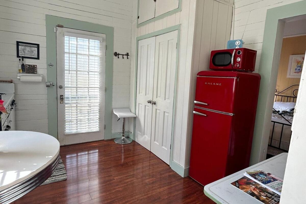 Walk To Jazz Fest From Garden Apartment New Orleans