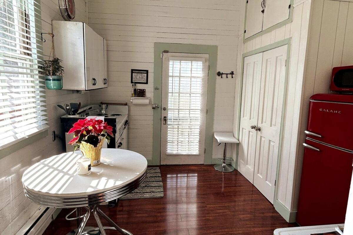 Walk To Jazz Fest From Garden