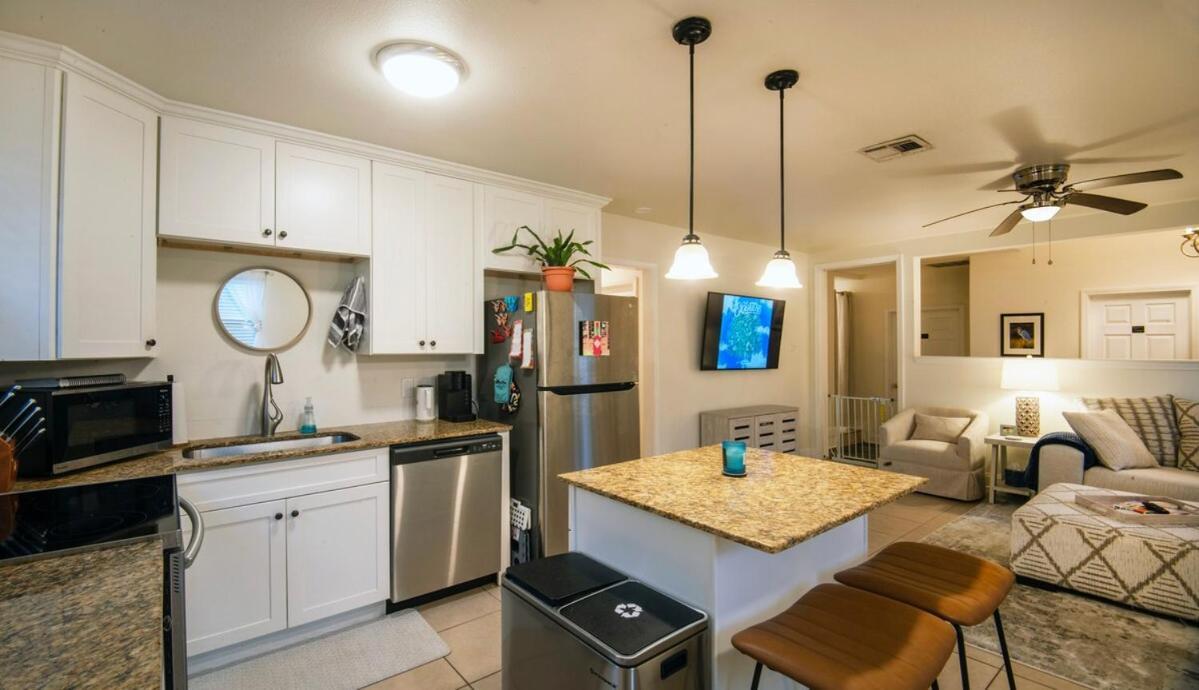 Holiday home 2bd-2ba Adorable W Yard In Gentilly