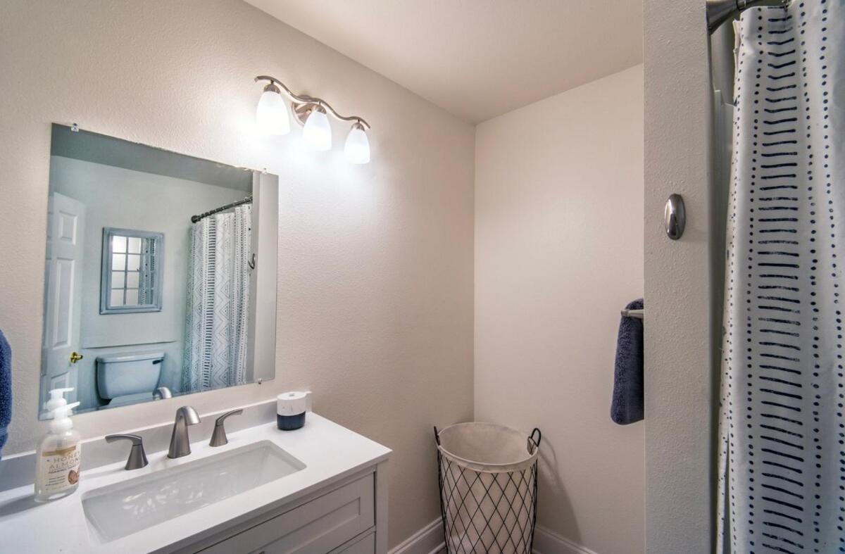 Holiday home 2bd-2ba Adorable W Yard In Gentilly