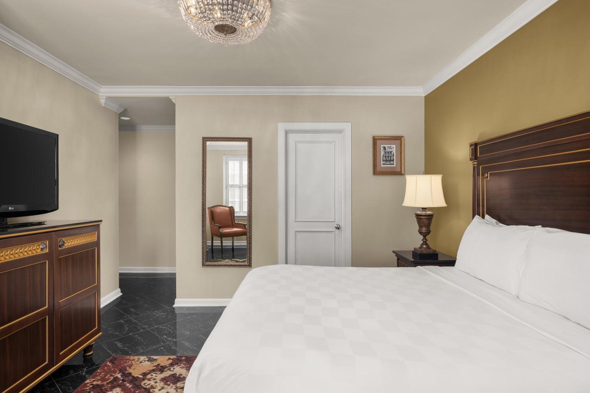 Mazarin Hotel 4*