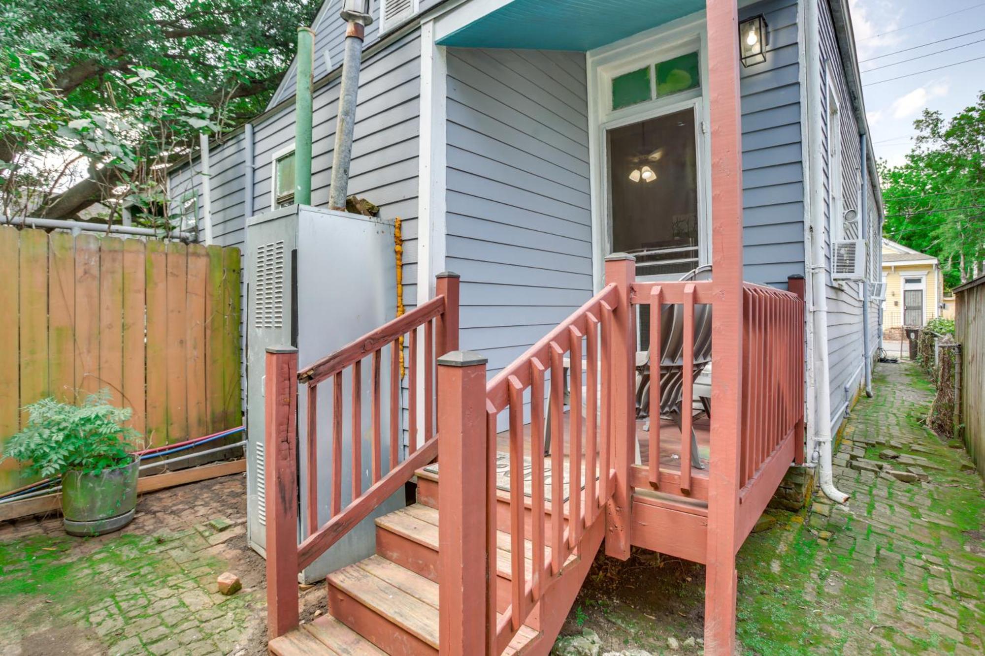Walk To Magazine St: Nola House In Irish Channel!