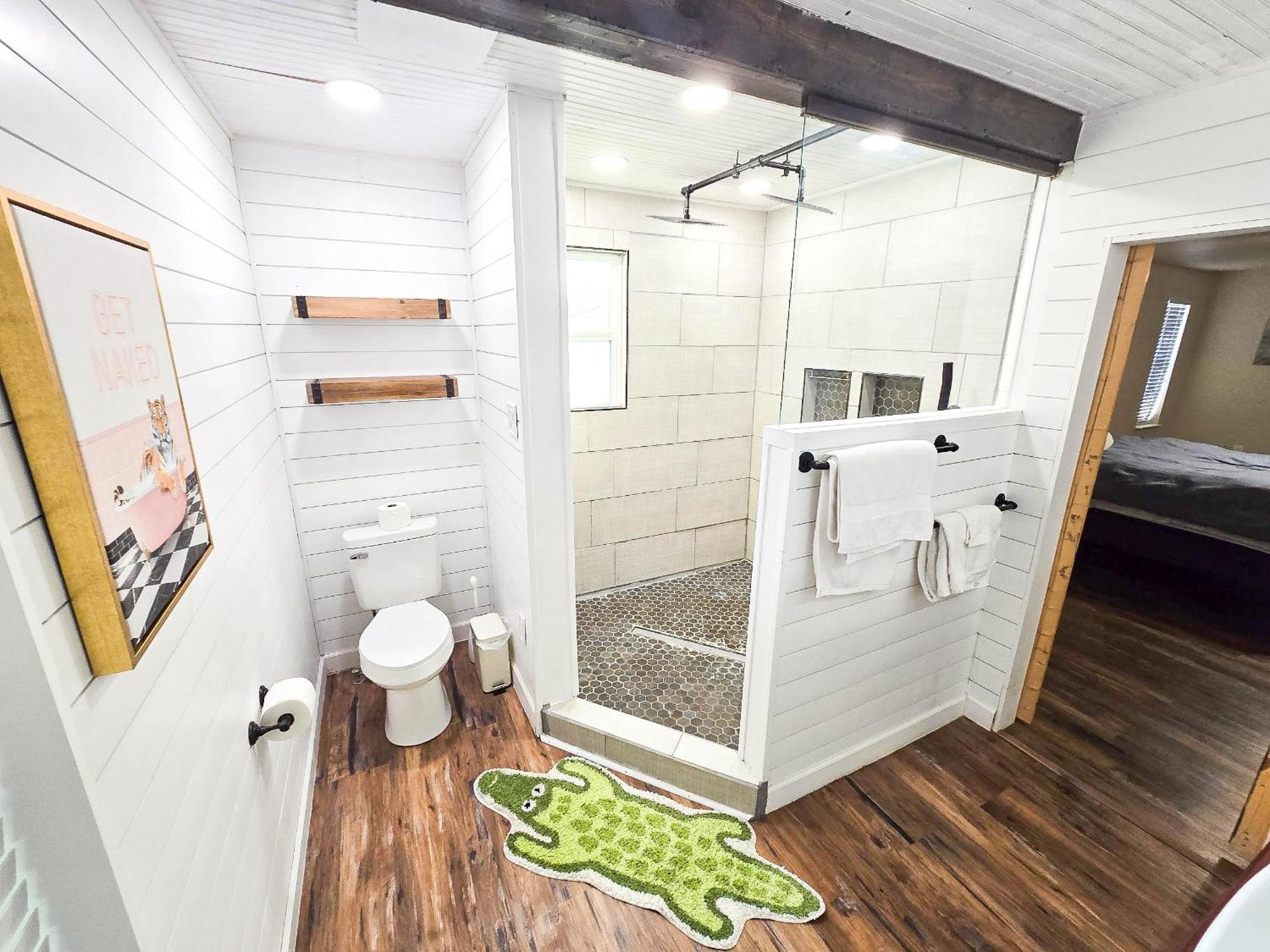 Waterfront Gem Holiday home