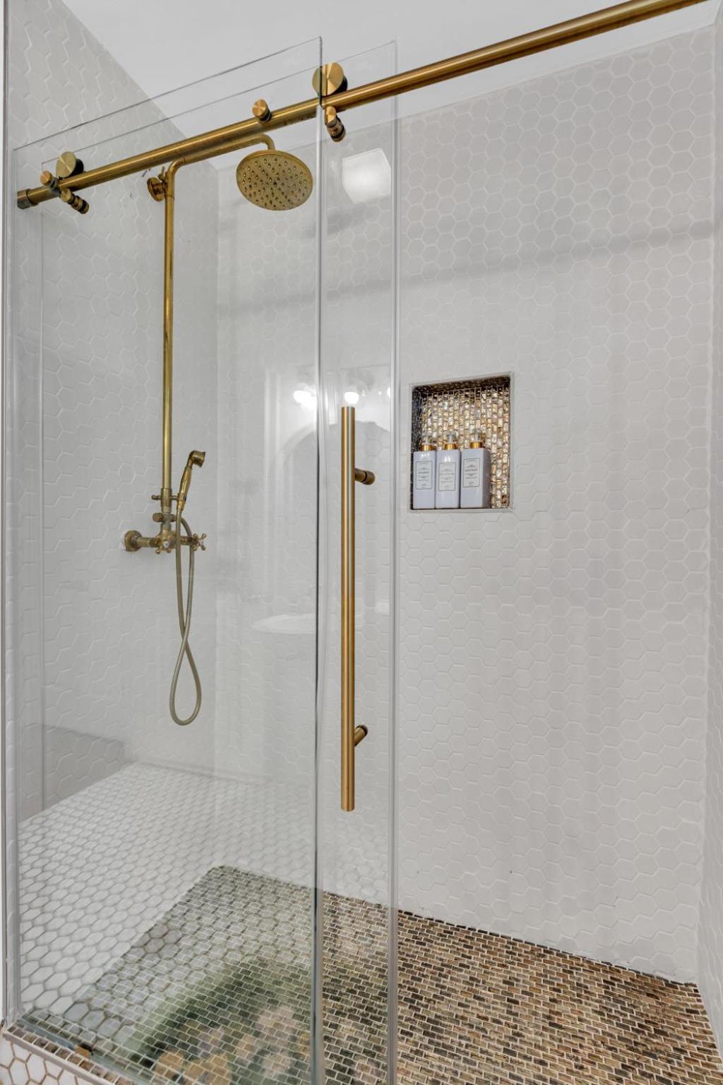 Holiday home Full Unit Off Canal Blvd 4 Miles From French Qtr *