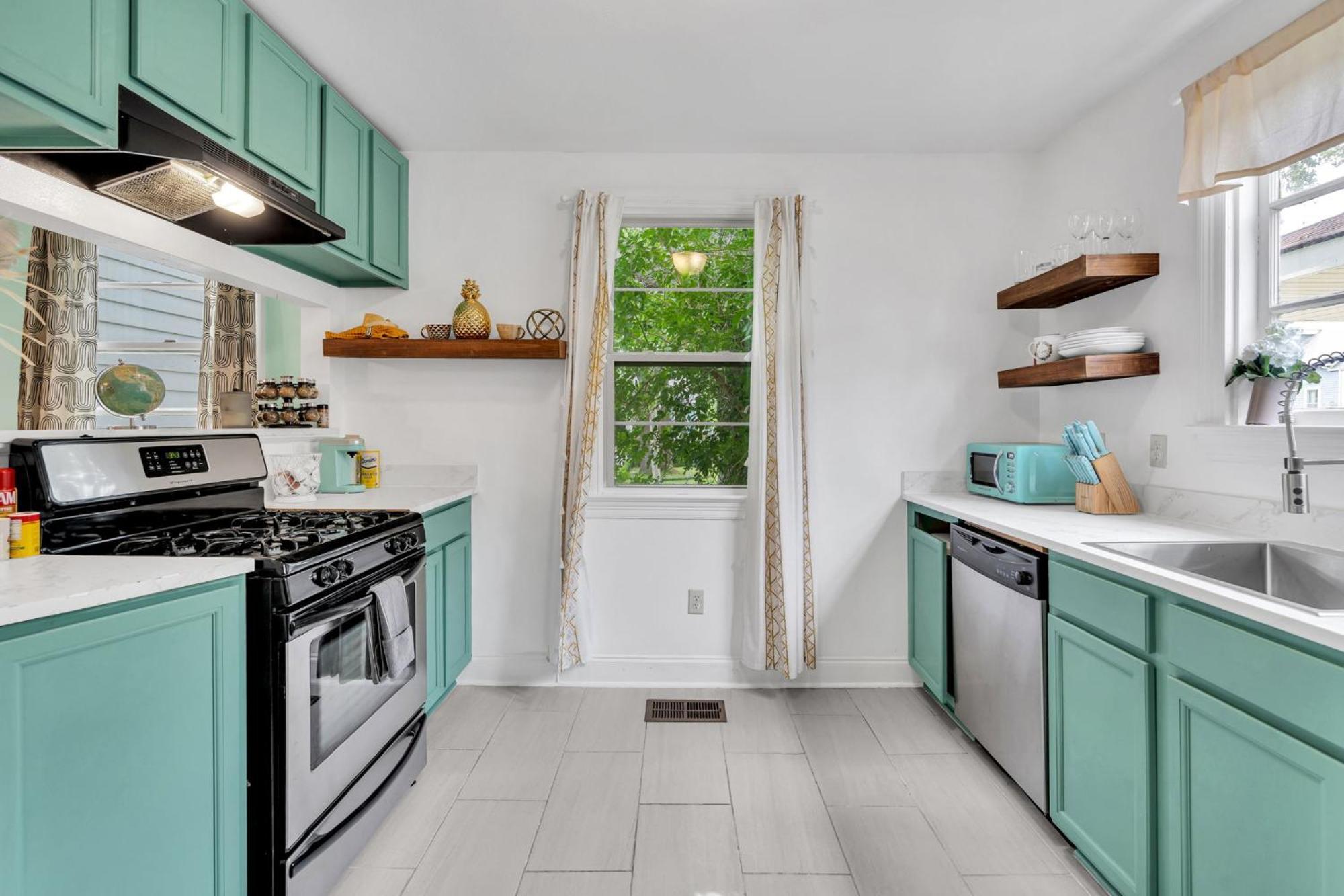 Full Unit Off Canal Blvd 4 Miles From French Qtr *