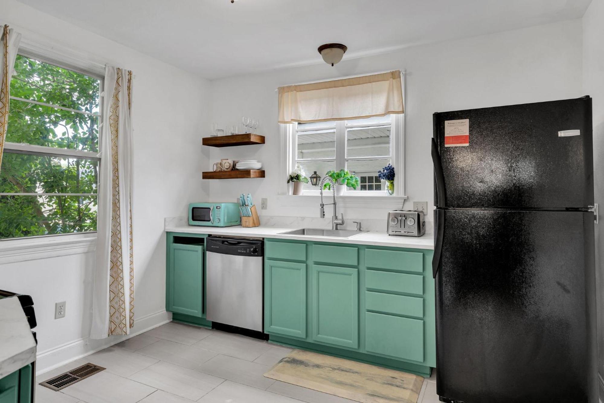 Full Unit Off Canal Blvd 4 Miles From French Qtr Holiday home *