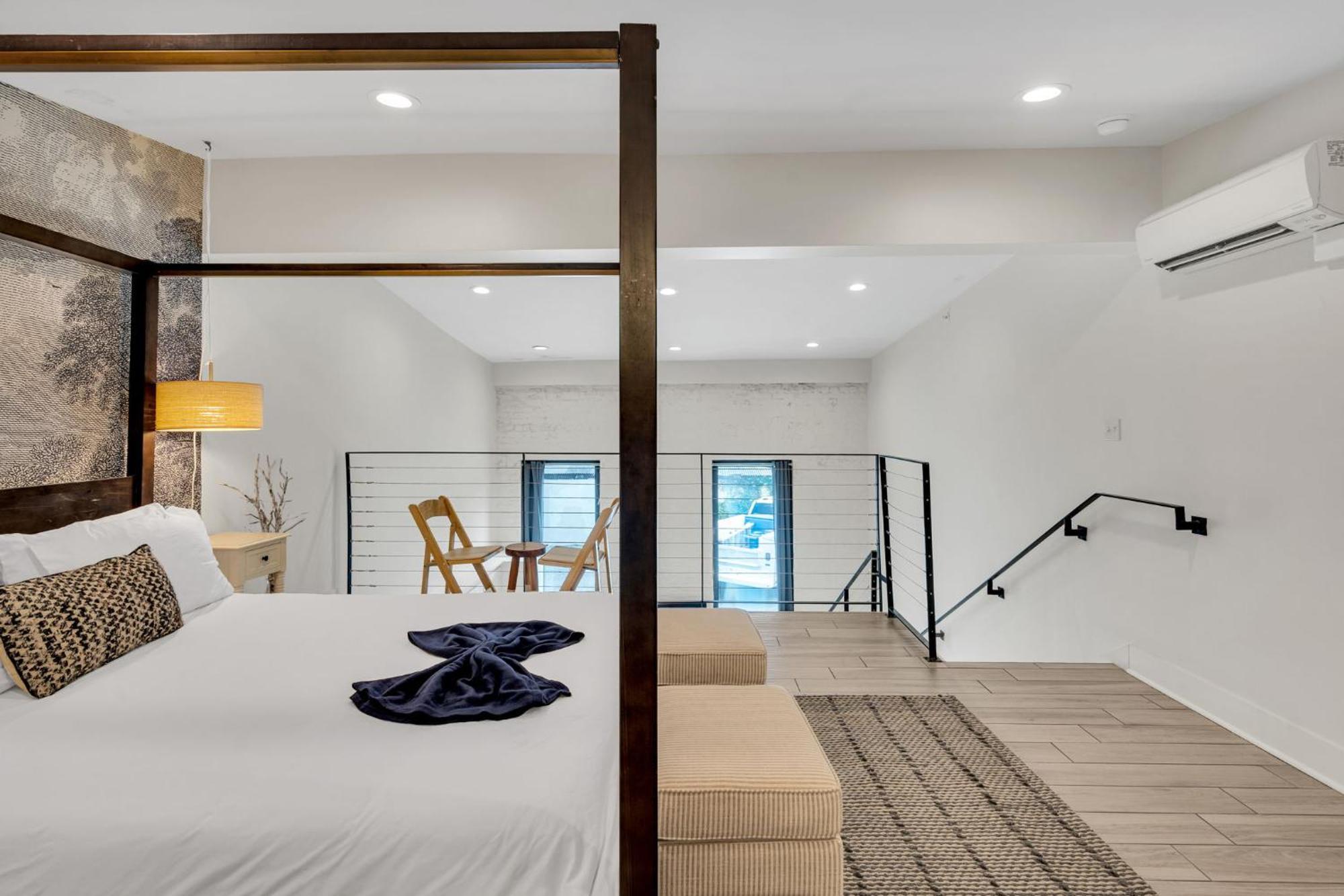 2 Bedroom Loft In The Fq New Orleans