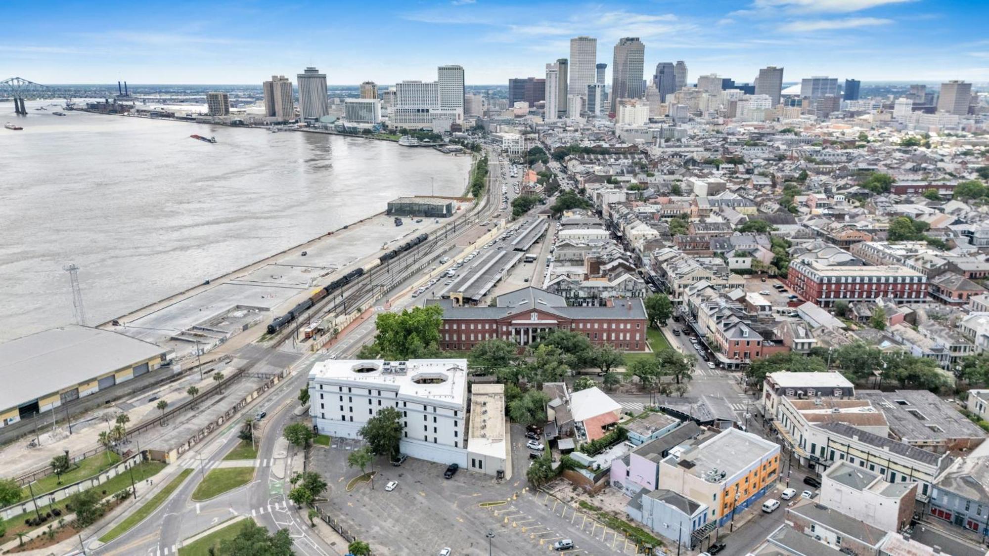 Esplanade Ave Wbalcony Across French Quarter Hotel *
