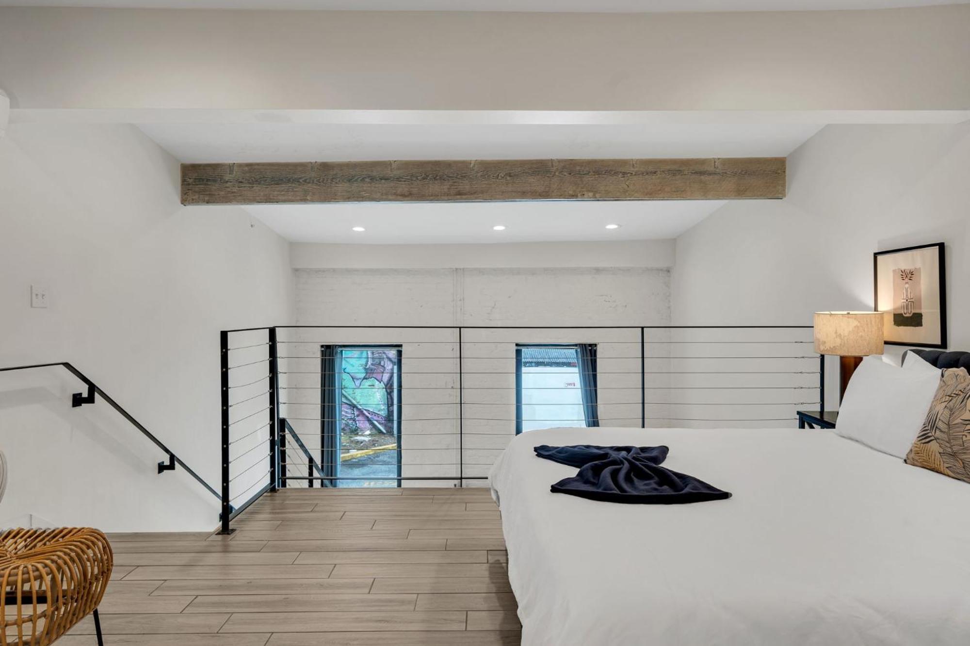 2 Bedroom Loft In The French Quarter *