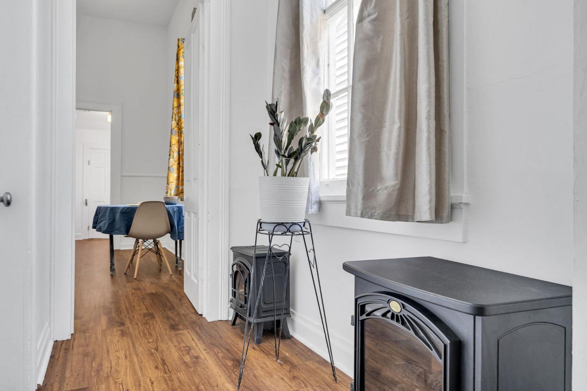 Classic Bywater Shotgun Great Location In Apartment