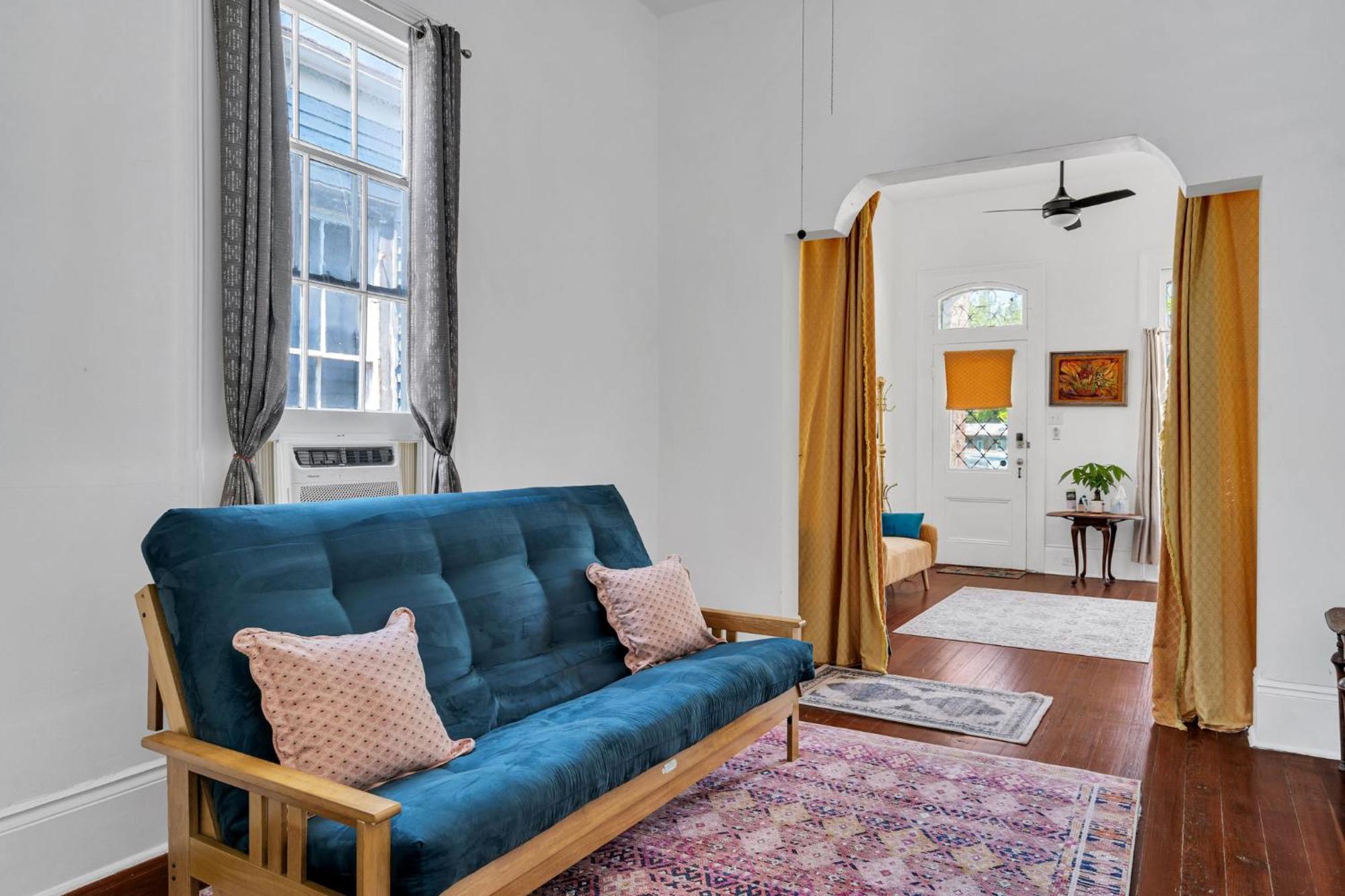 Classic Bywater Shotgun Great Location In Apartment New Orleans