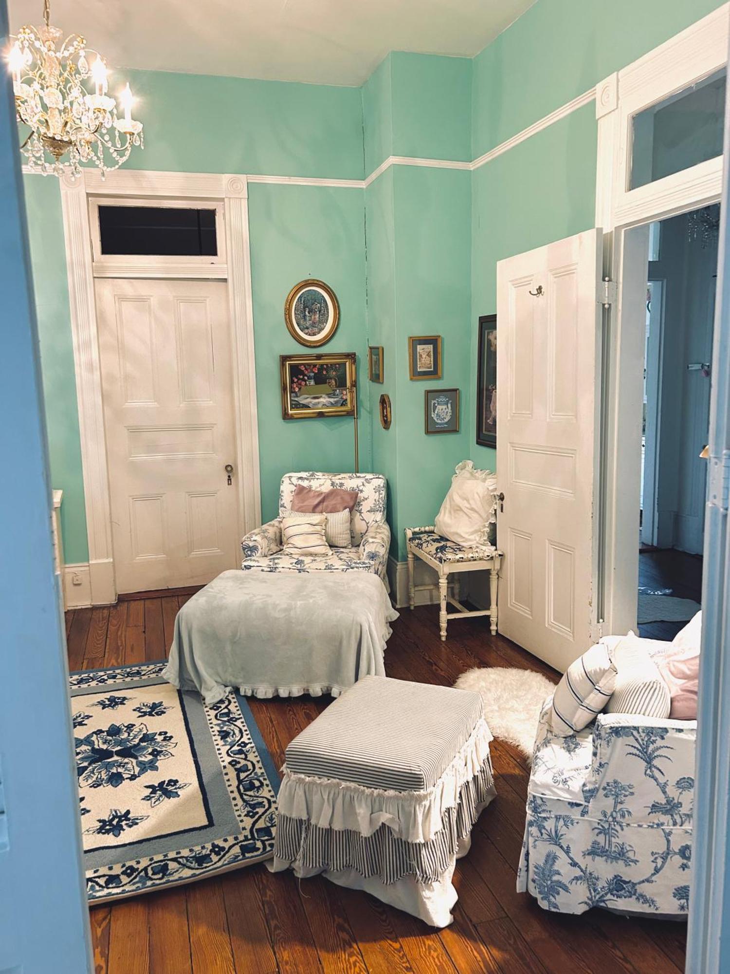 Holiday home Dollhouse, 6 Bedroom French Quarter, Jazz Fest Sleeps 13!