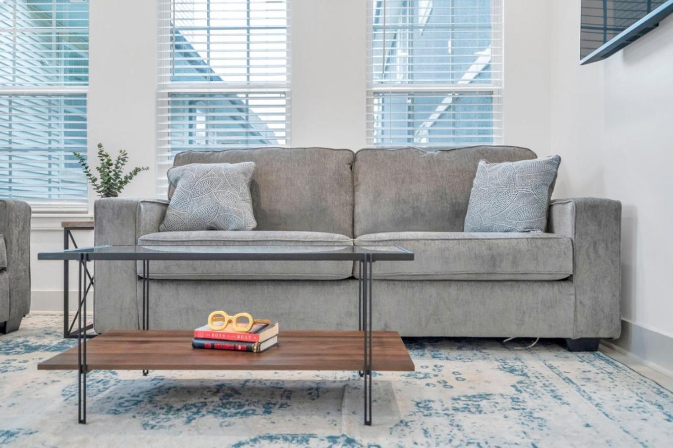 Sleeps 24-spacious Near Fq W Pool Hotel *