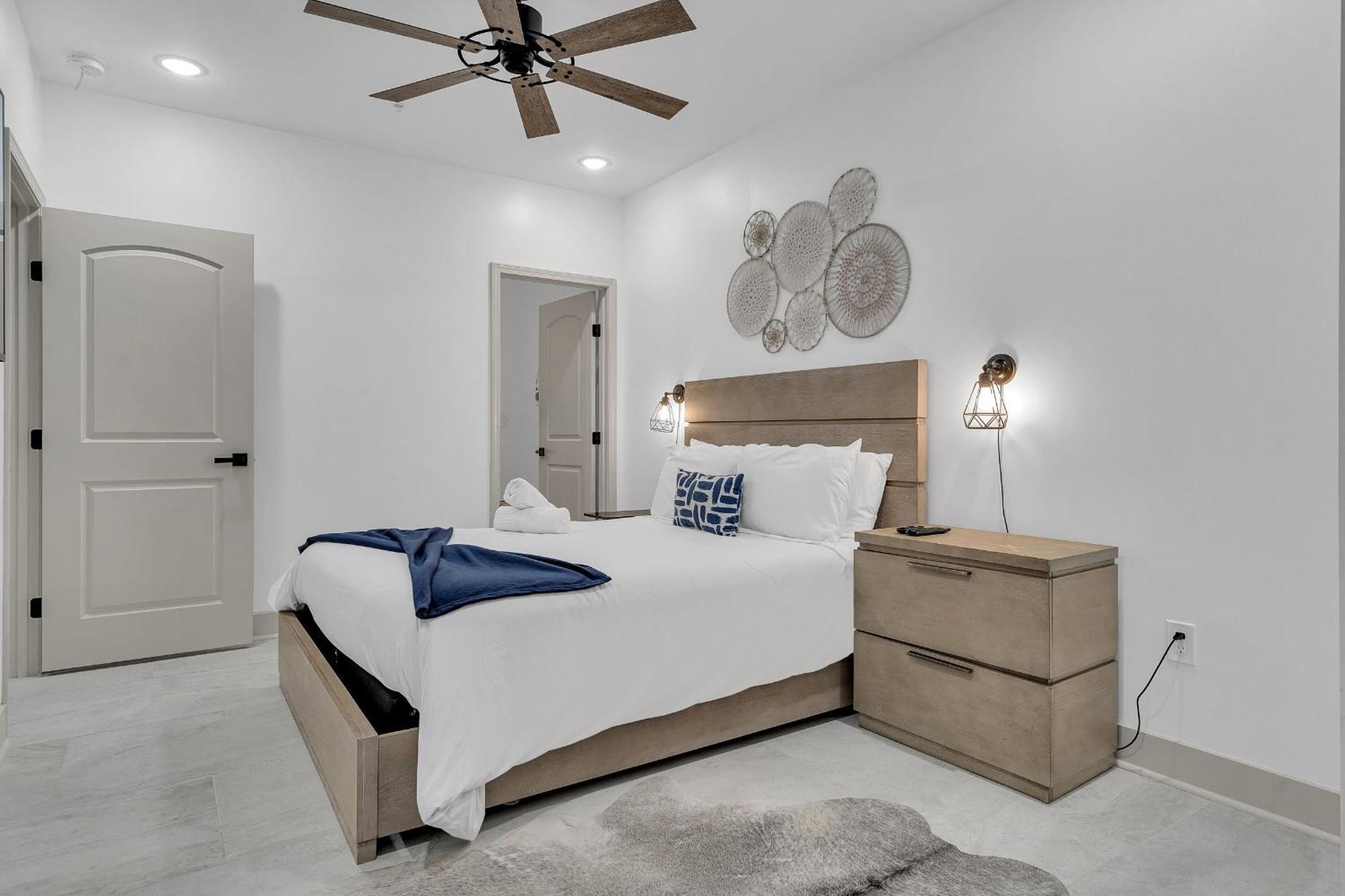 Sleeps 24-spacious Near Fq W Pool New Orleans