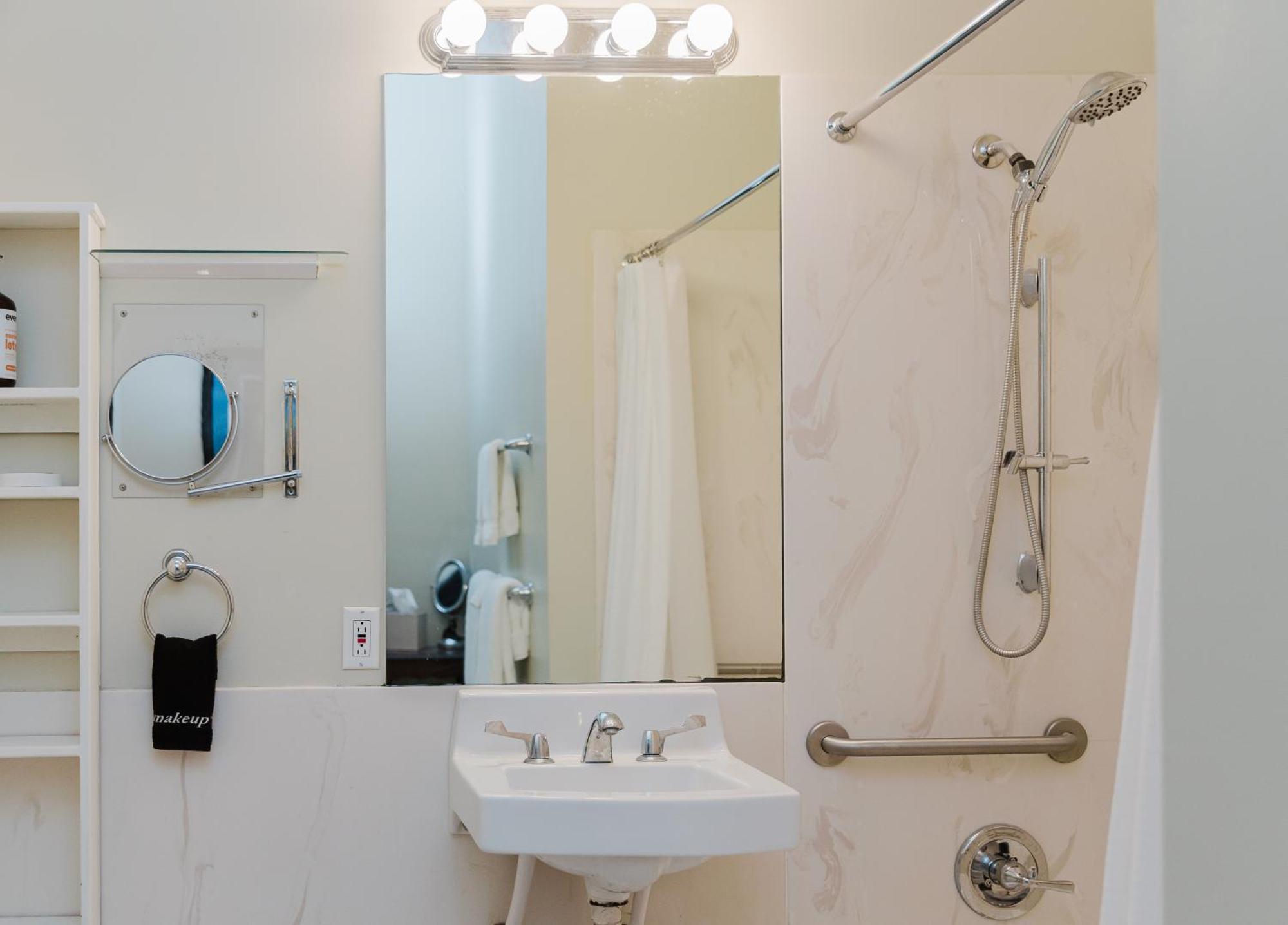 Grand Victorian Bed & Breakfast 3*