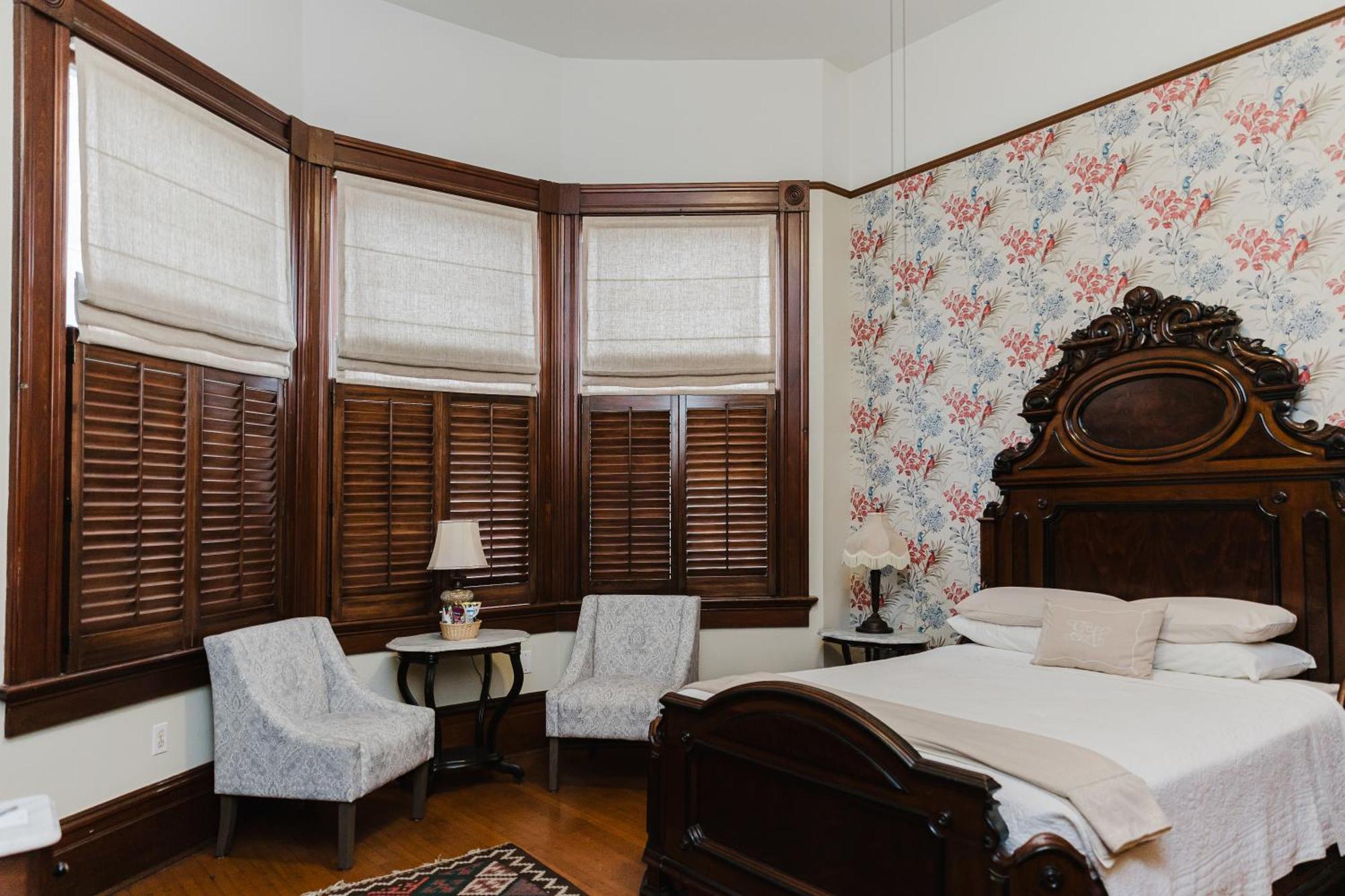 Grand Victorian Bed & Breakfast 3*