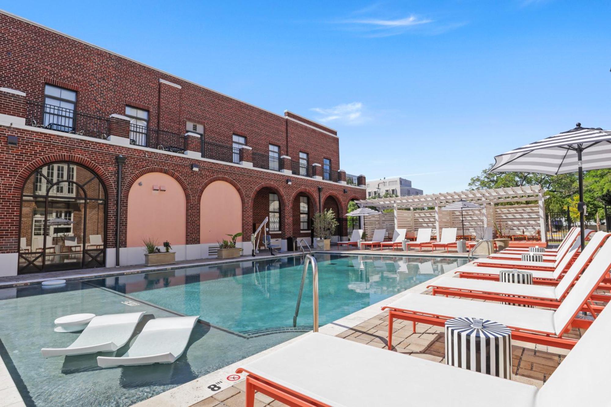 Bywater Aparthotel 3*