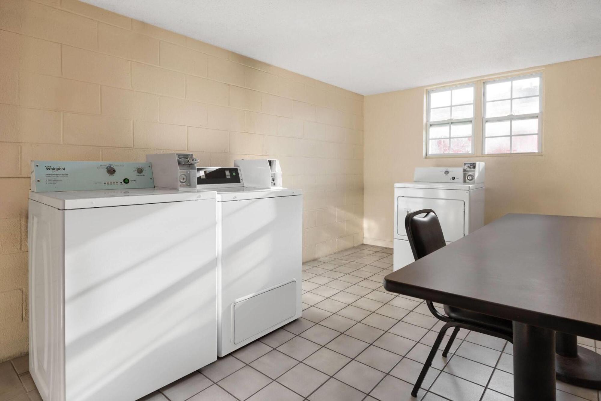 Super 8 By Wyndham New Orleans