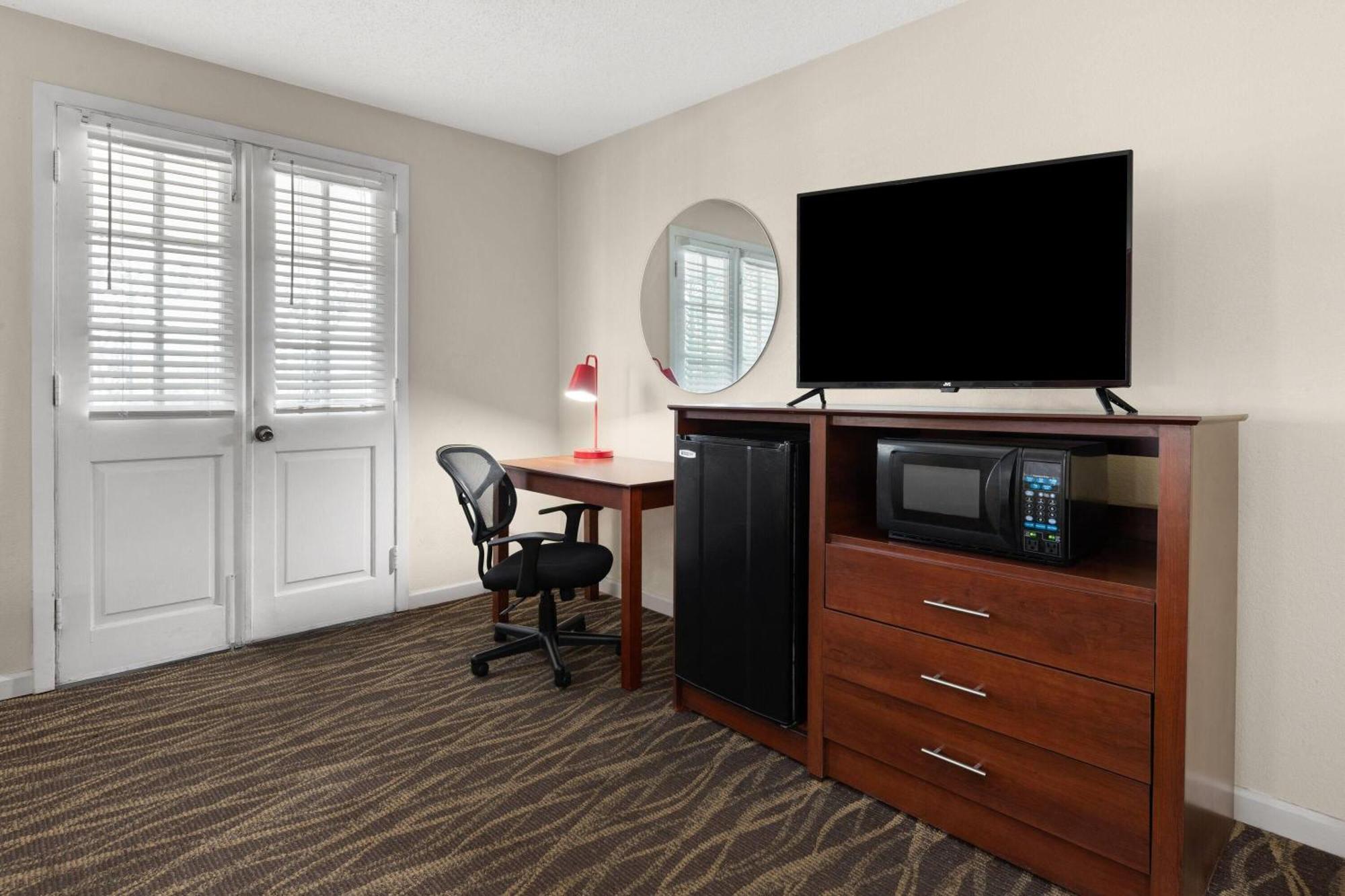 Hotel Super 8 By Wyndham 2*