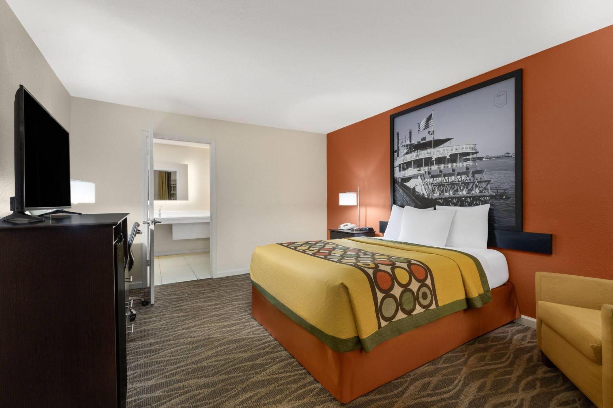 Super 8 By Wyndham Hotel New Orleans