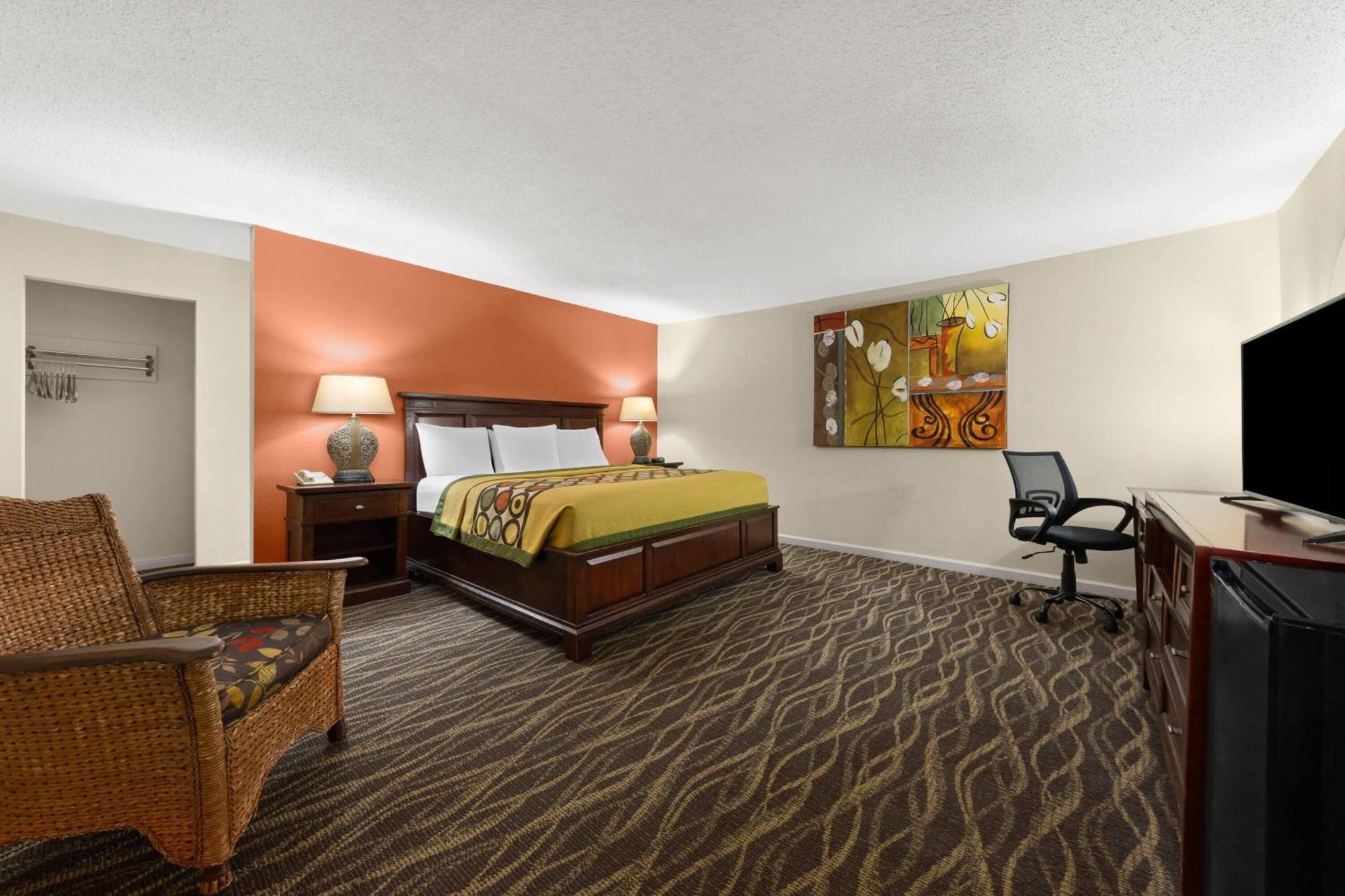 Super 8 By Wyndham New Orleans