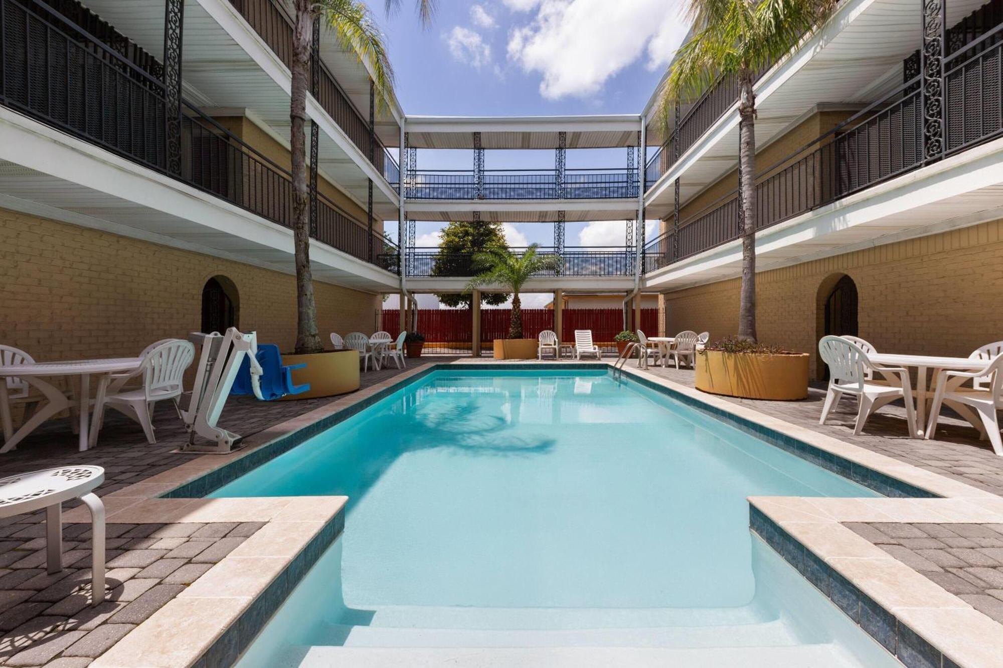 Hotel Super 8 By Wyndham 2*
