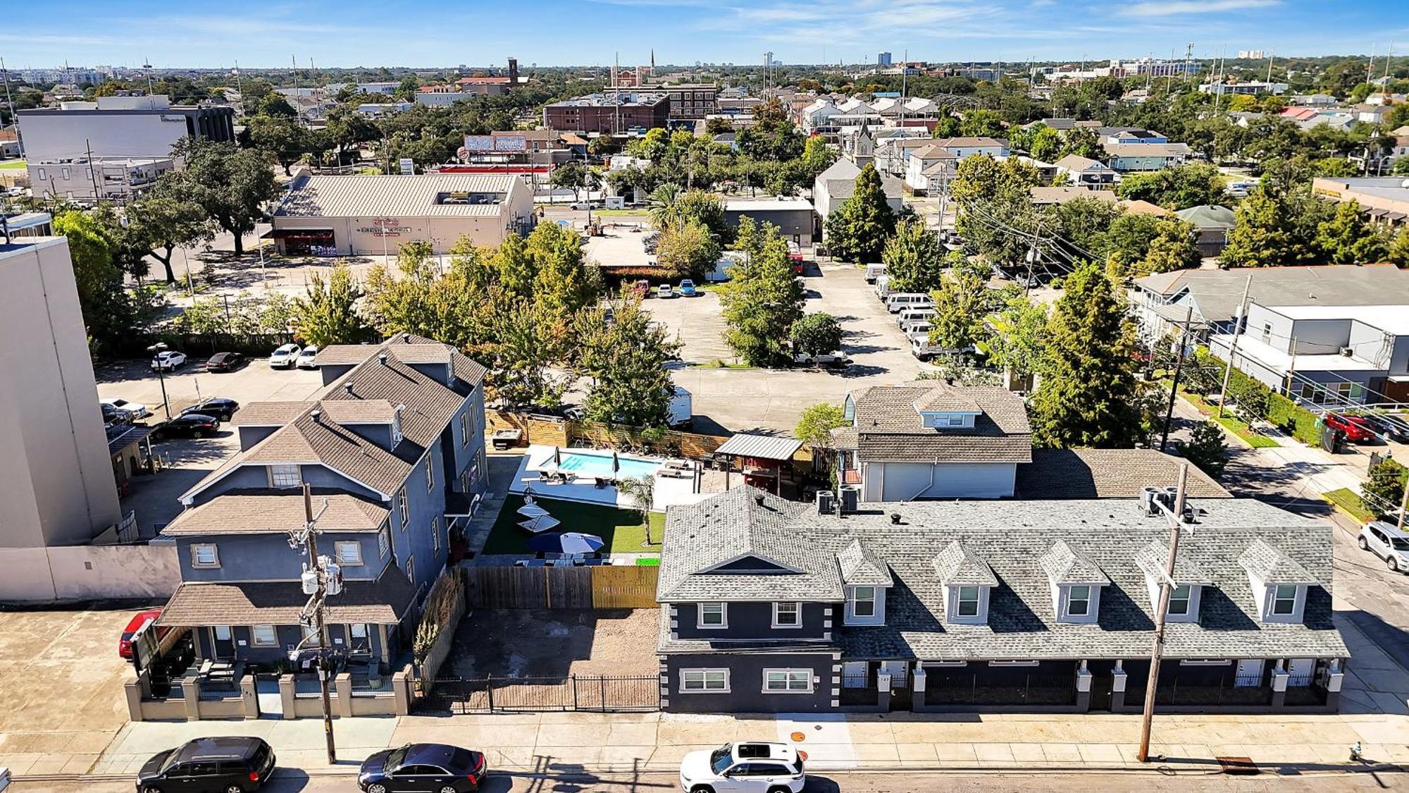 Sleeps 24-spacious Near Fq W Pool Hotel