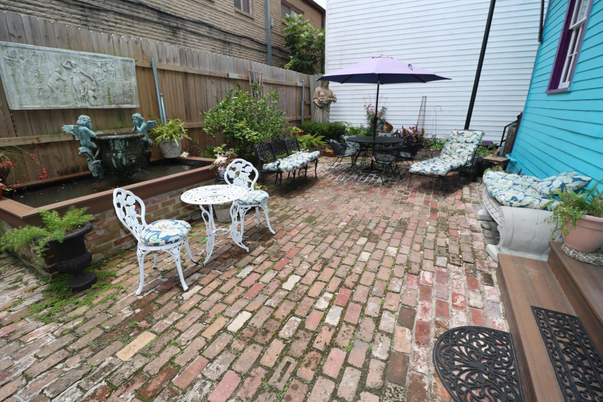 R&b - Award Winning (adults Only) 3*