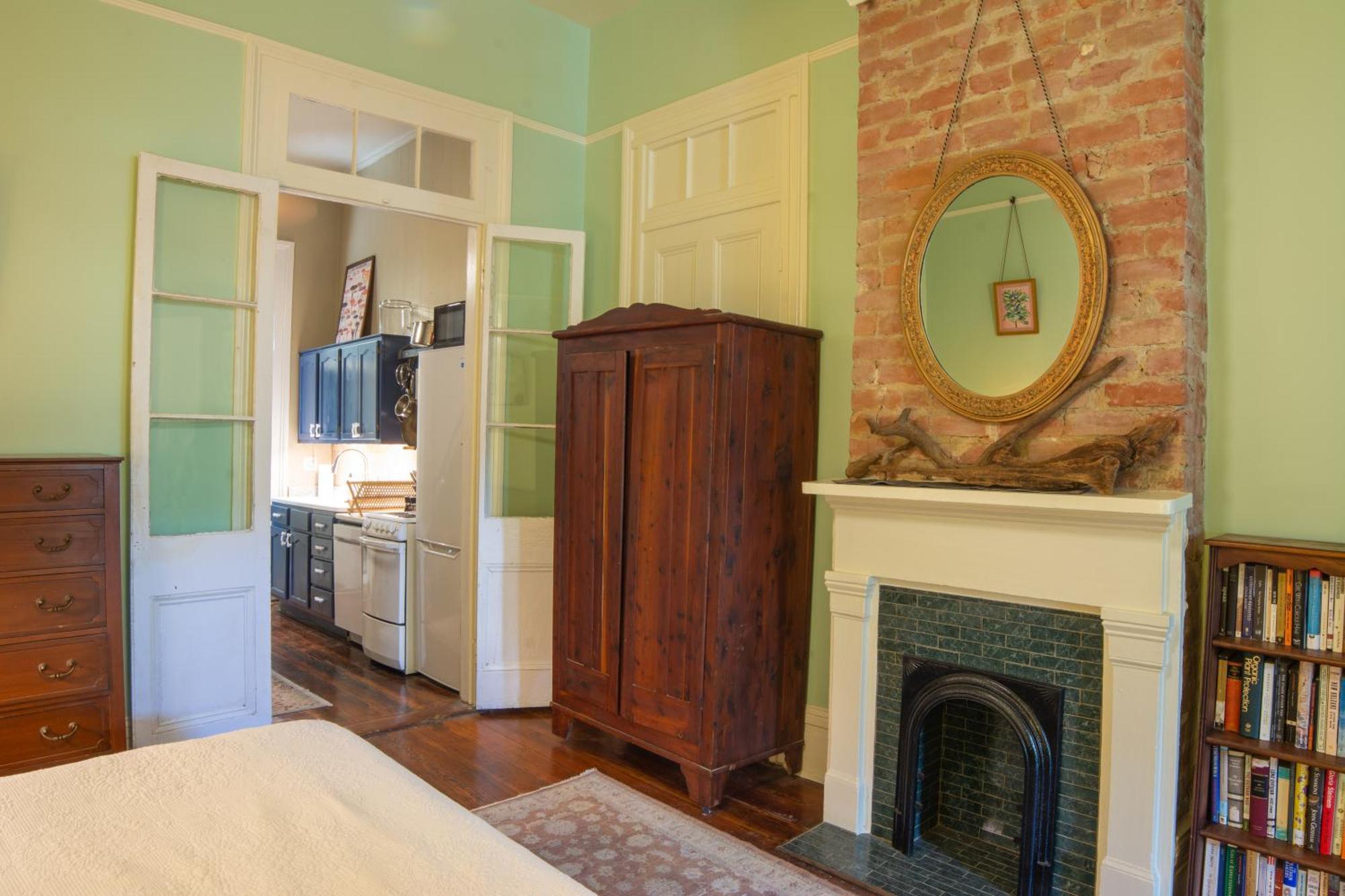 Marigny Steps From Frenchmen St Apartment