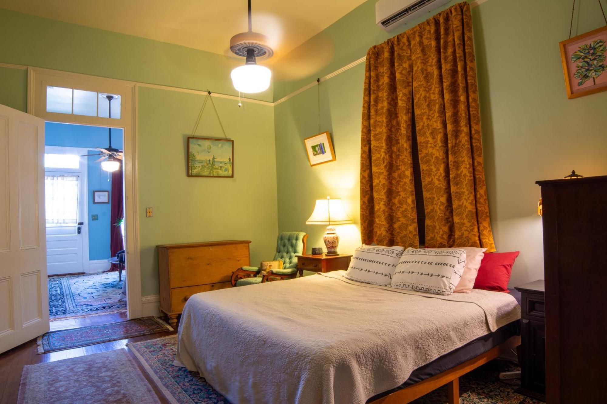 Marigny Steps From Frenchmen St Apartment *